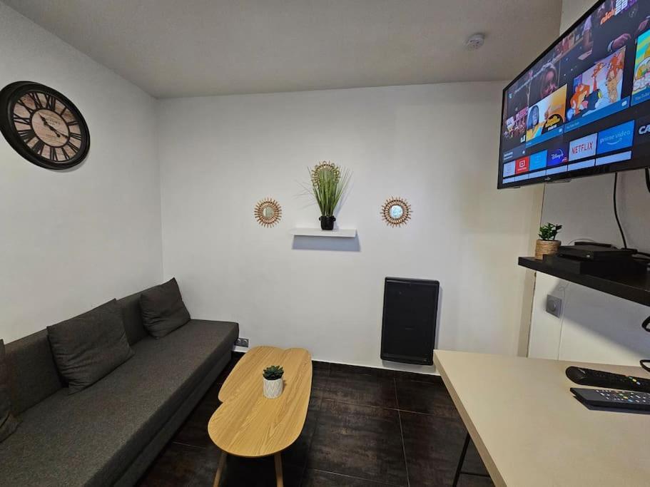 Appartement Proche Metro Paris Pantin Exterior foto